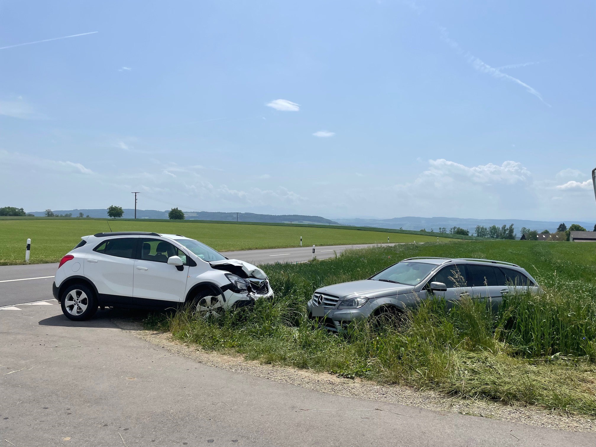 Hattenhausen Unfall zwei Autos eine Person schwer verletzt